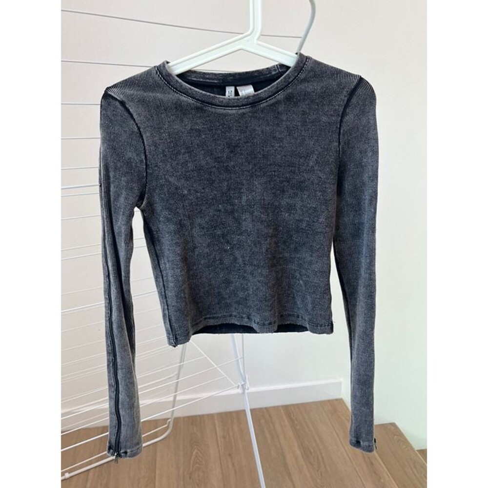 H&M Divided Zipper Sleeve Gray Long Sleeve Shirt Small NWT